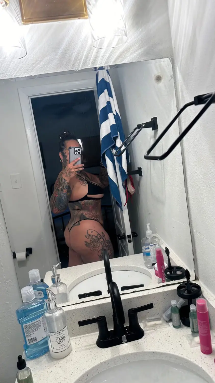 Story by Violet Flore